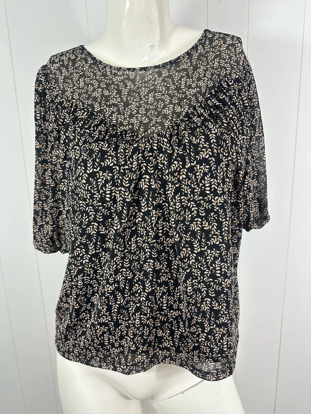 Evereve Womens Size Small S Black Floral Mesh Short Sleeve Top Tunic Boho